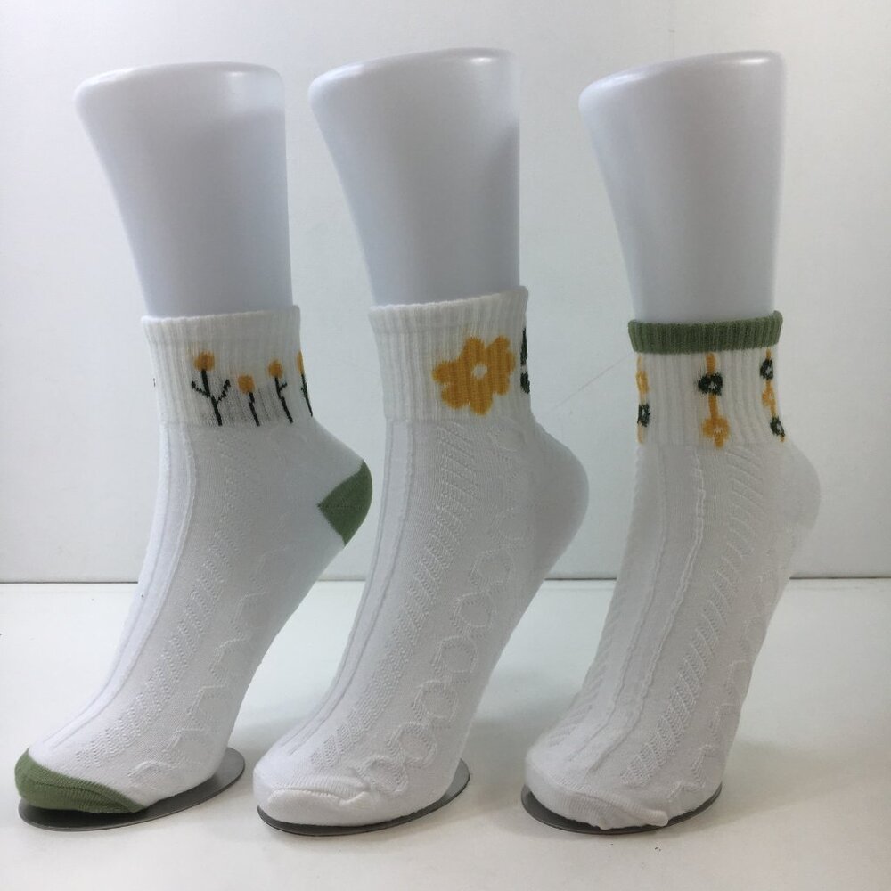 Womens Crew Socks Set 3 Textured Floral Pattern White Green Yellow